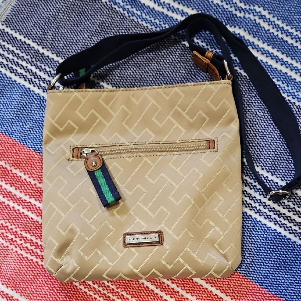 EUC Tommy Hilfiger Beige Crossbody Bag with Navy Strap